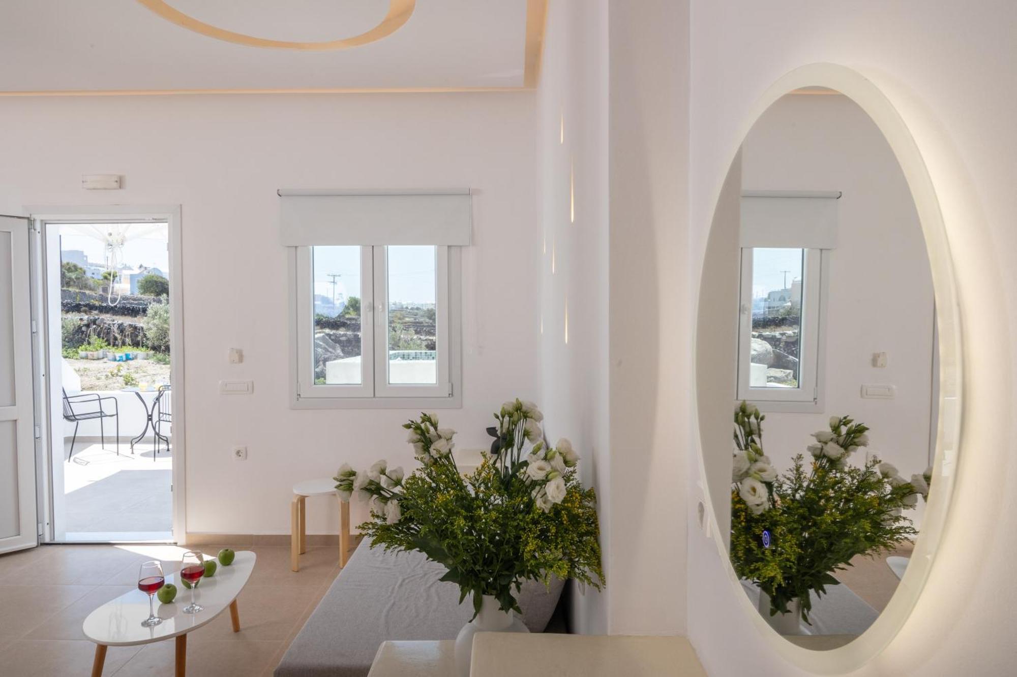Theophrasti Suites Foinikiá Exteriér fotografie