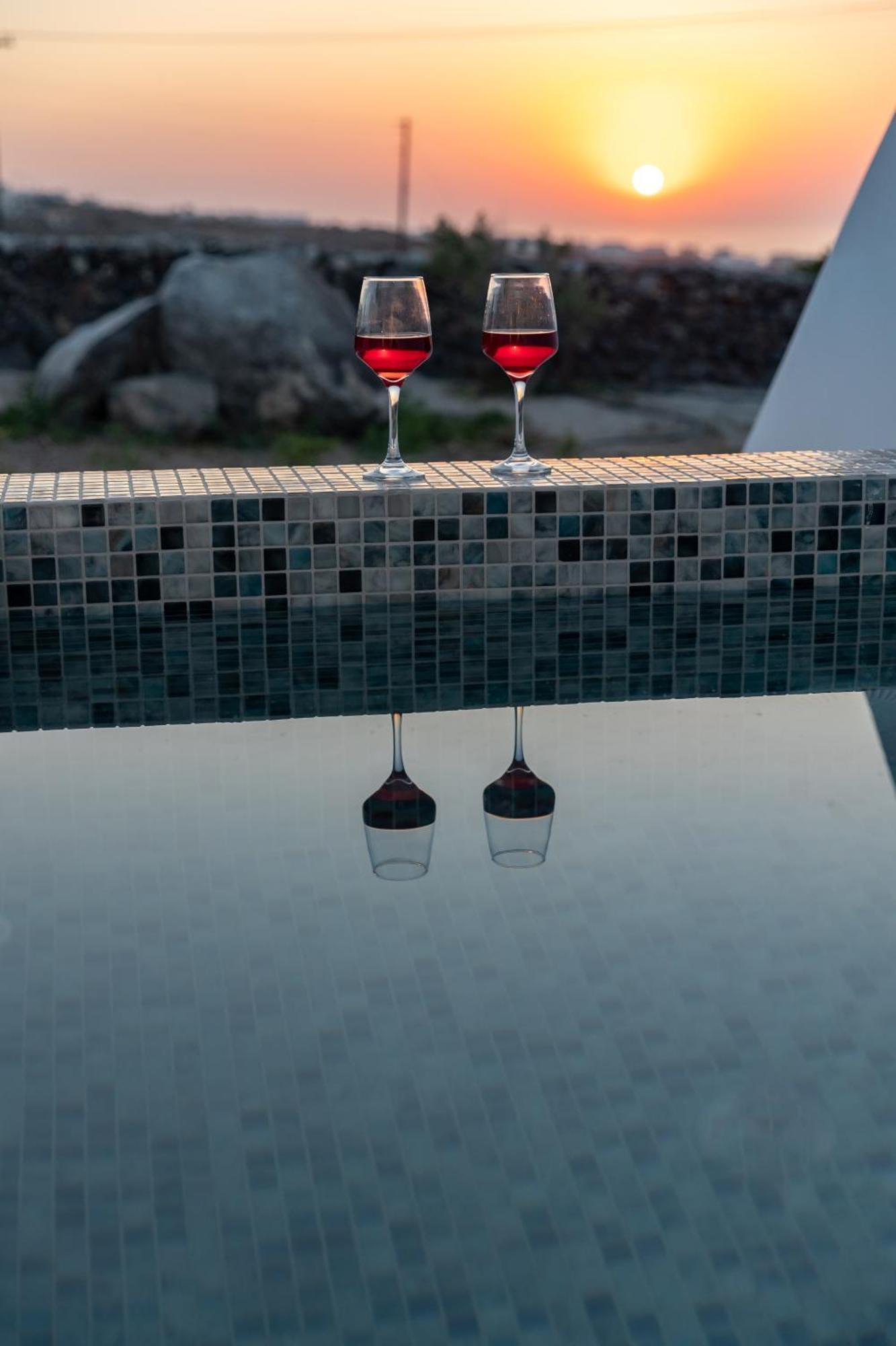 Theophrasti Suites Foinikiá Exteriér fotografie