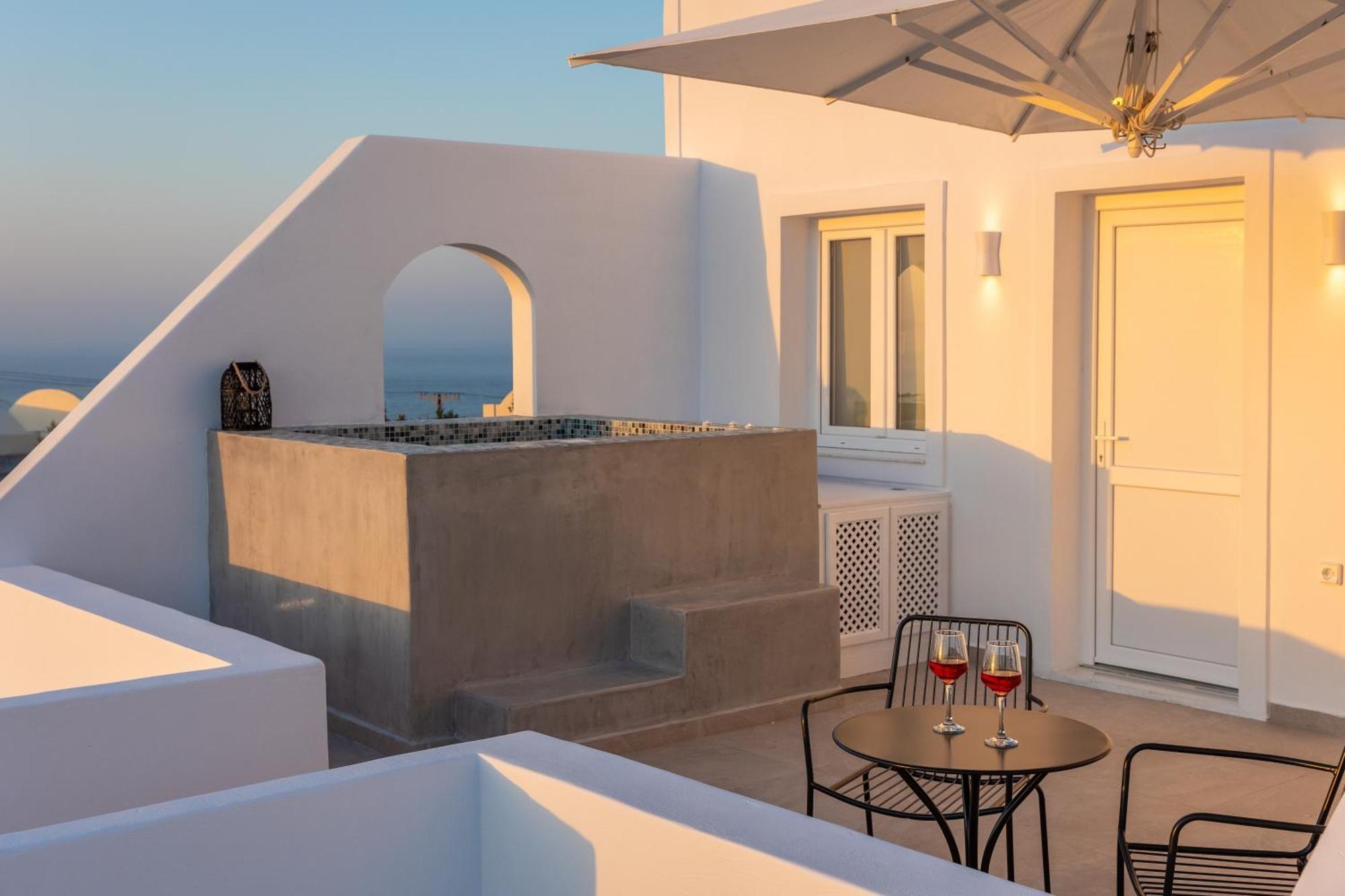 Theophrasti Suites Foinikiá Exteriér fotografie
