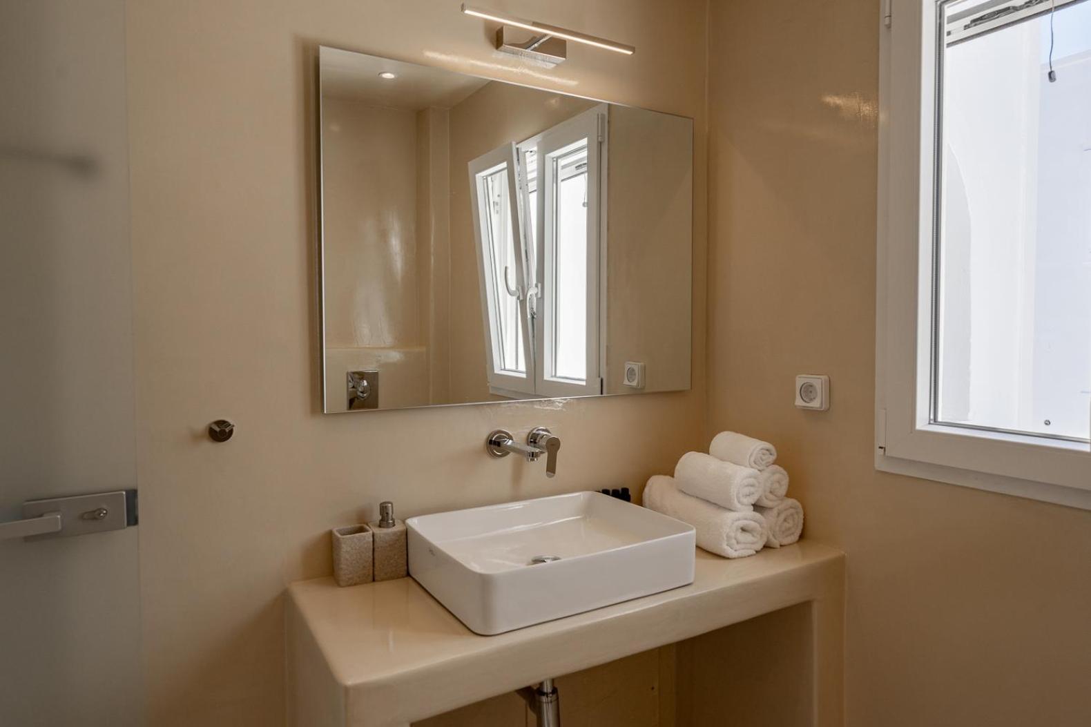 Theophrasti Suites Foinikiá Pokoj fotografie