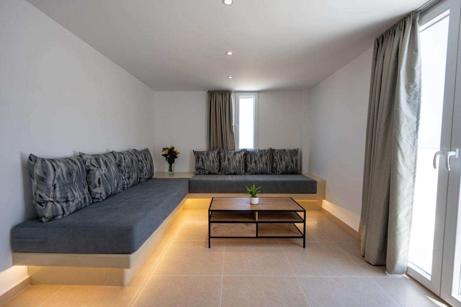 Theophrasti Suites Foinikiá Exteriér fotografie